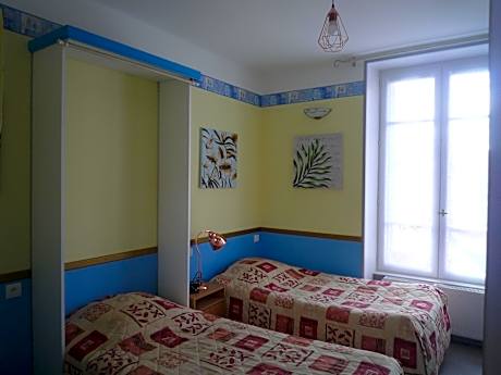 Double Room with Private Bathroom N°8