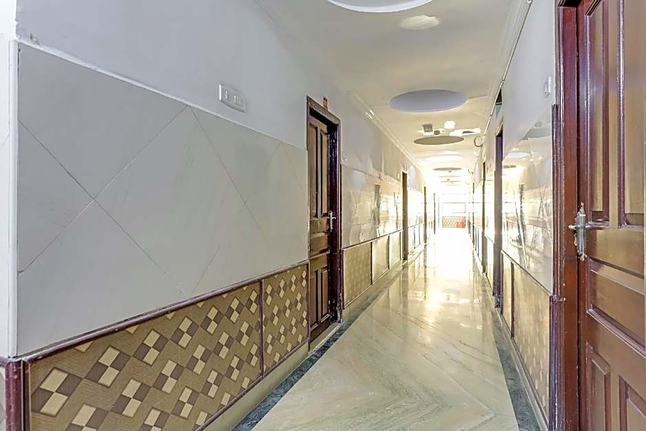 Golden Manor – Chennai, IL