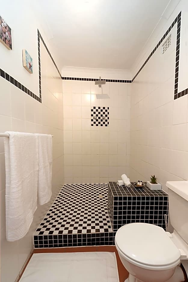 Boulders Beach Hotel, Cafe and Curio shop