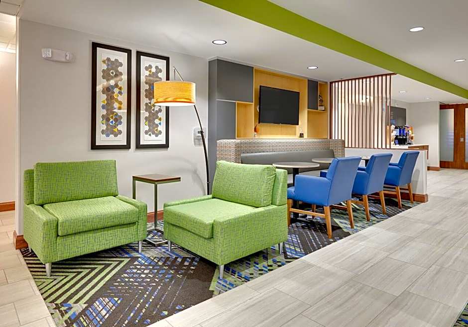 Holiday Inn Express & Suites Mitchell By IHG