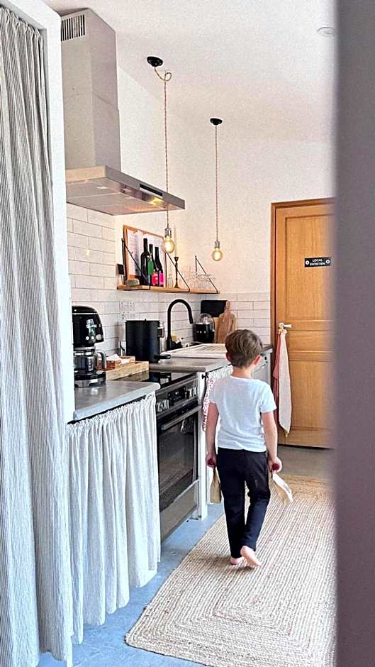 Maison 1634 - petit-déjeuner offert, parking, centre ville à pied, piscine, climatisation, cuisine