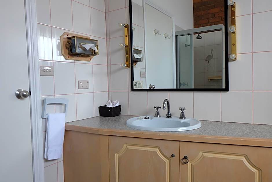 Charles sturt motor inn