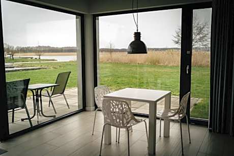 Apartment with Lake View