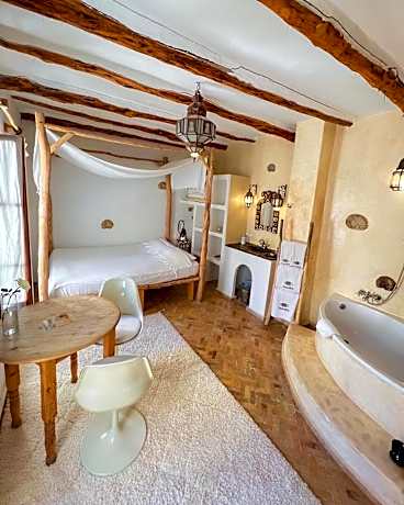 Double Room with Bathtub
