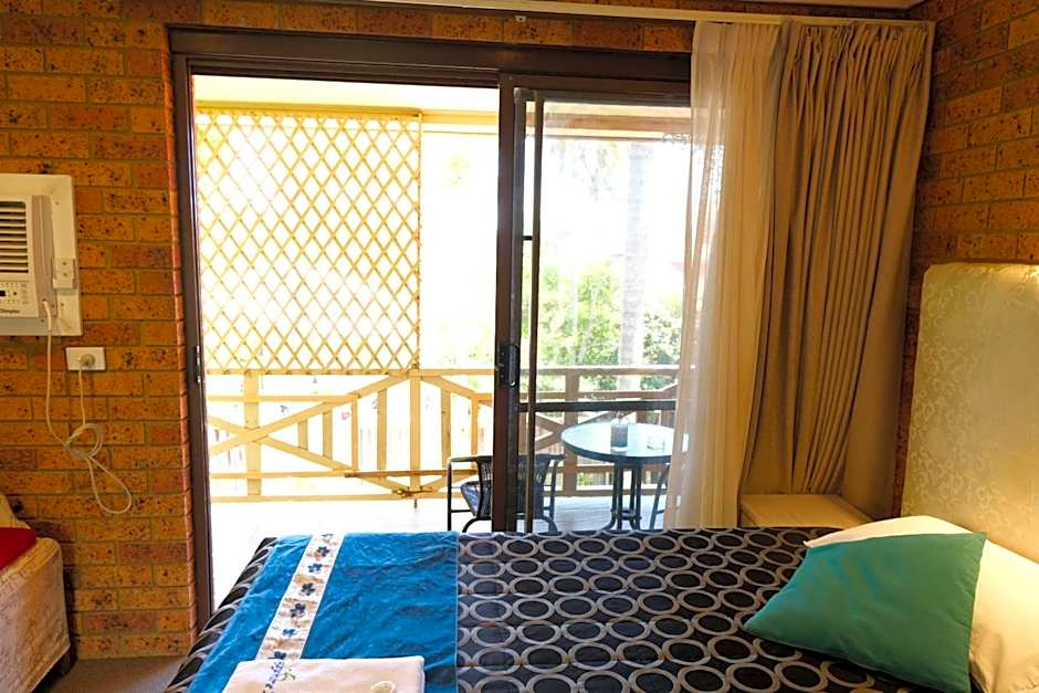 Sapphire Palms Motel