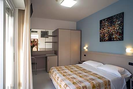 Family Triple (2 Adults + 1 Child)