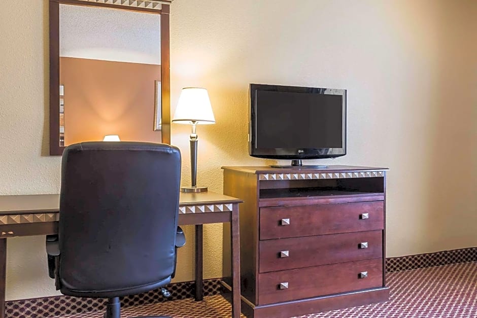 Quality Inn & Suites Bloomington University Area