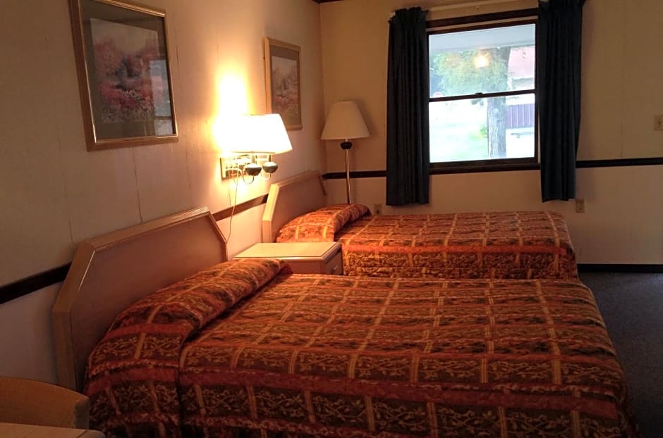 Twin Pine Motel
