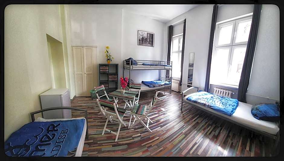 Hostel 199