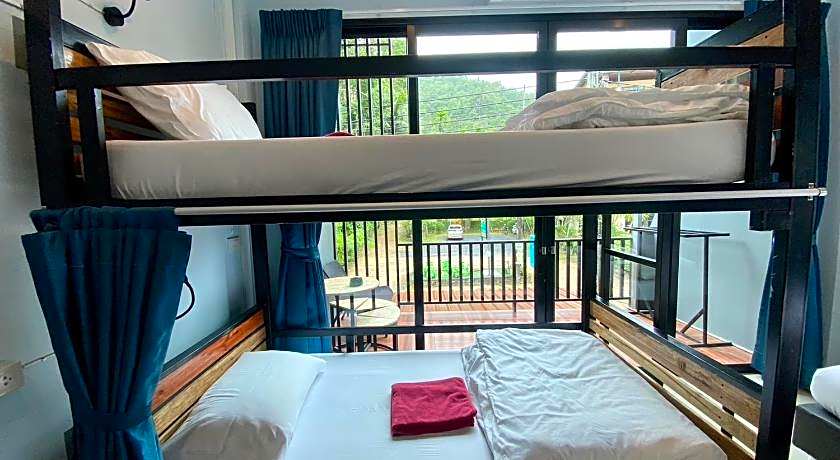 Boom Hostel Khaosok