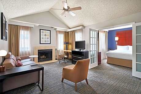 Two Bedroom Suite - Queen in Each - Roll-In Shower - Mobility Accessible