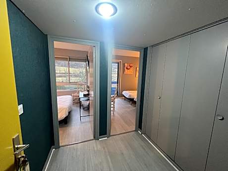 Quadruple-SDB privée avec douche