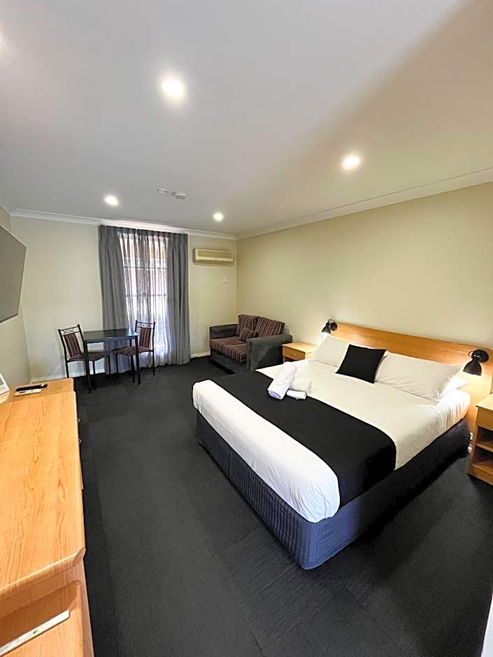 Bushman's Motor Inn