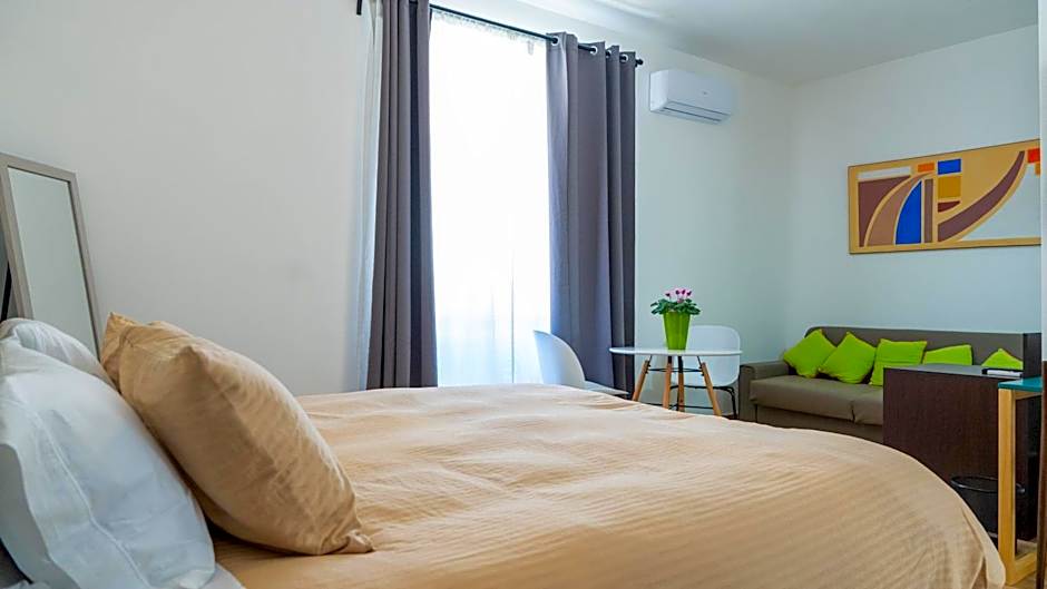 Zeta Rooms