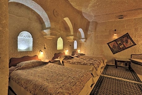 Deluxe Triple Cave Suite