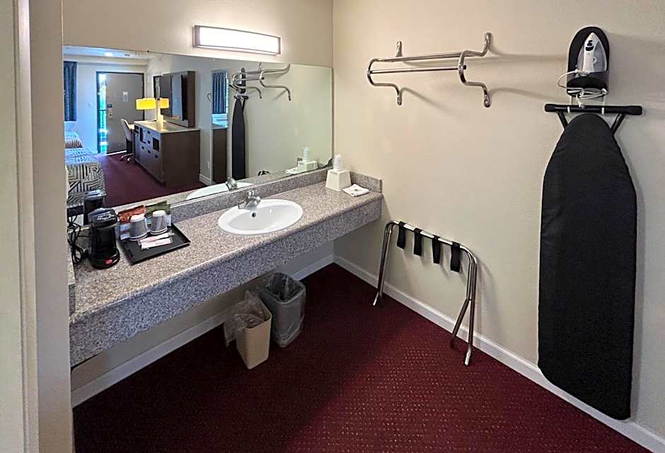 Studio 6 Suites Santa Ana, CA