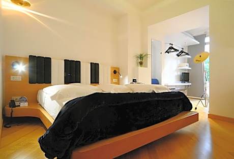 Family Room (2 Adults + 2 Children)