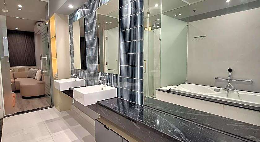 Lucky Residence Suites