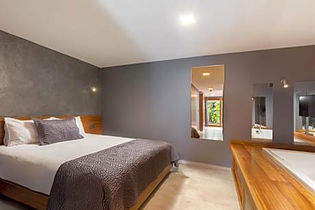 King Suite with Spa Bath