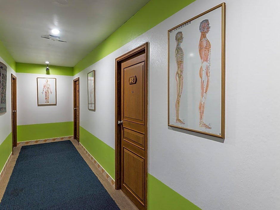 Silom Avenue Inn Hotel