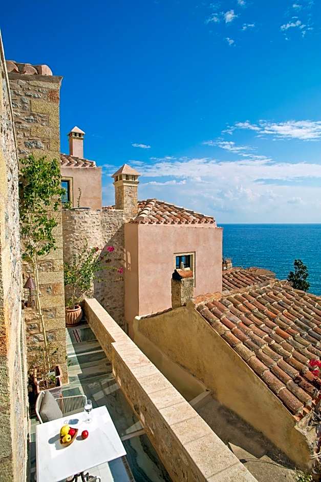 Moni Emvasis Luxury Suites