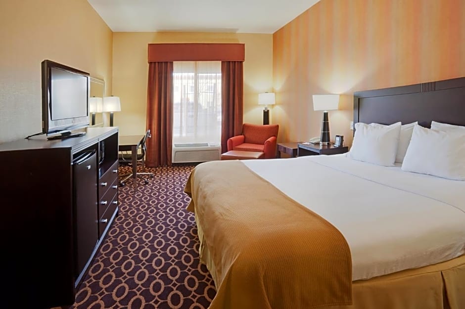 Holiday Inn Express & Suites Sacramento NE Cal Expo By IHG