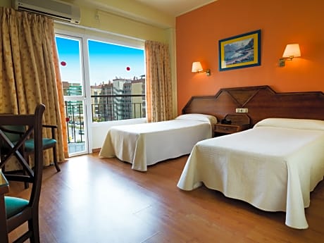 DOUBLE ROOM 1 ADULT + 2 CHILDS