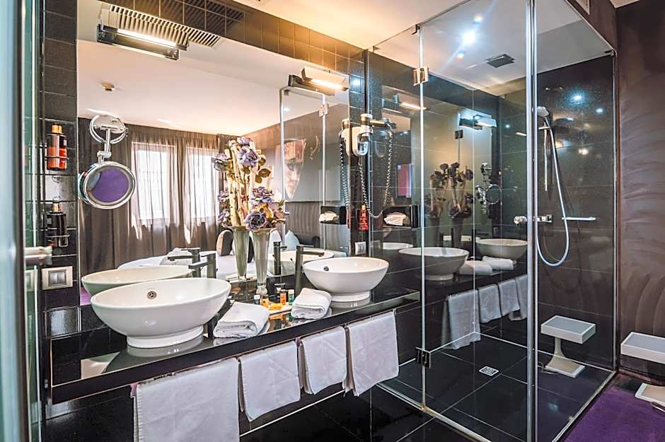 Plaza V Executive Hotel