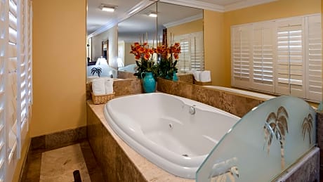 Suite-1 King Bed, Non-Smoking, High Speed Internet Access, Balcony, Harbor View, Jacuzzi, Continenta