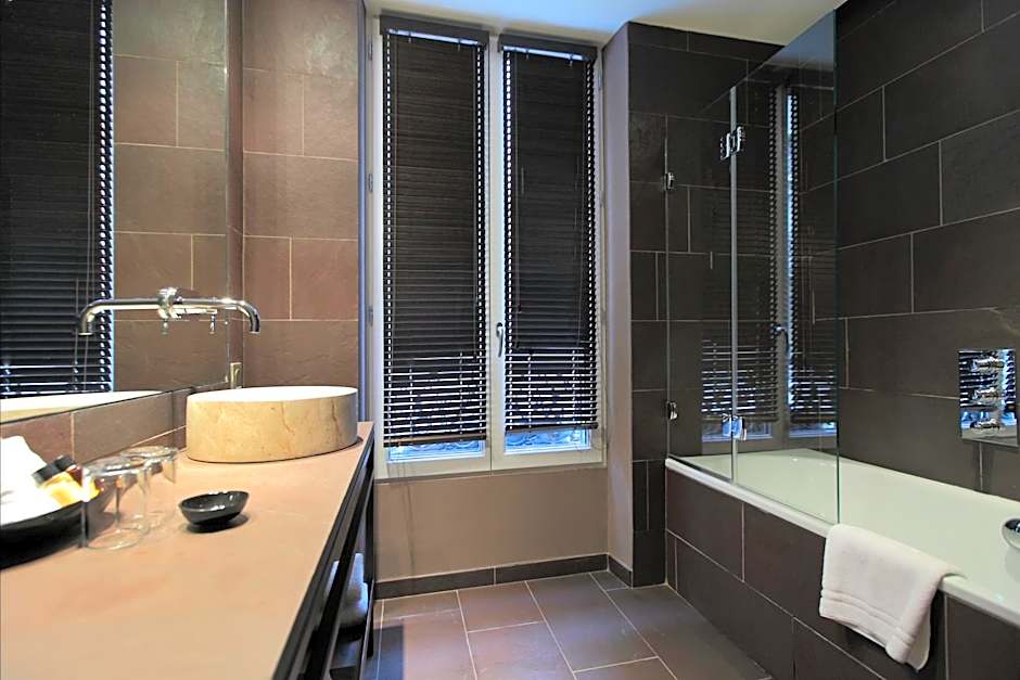 Hidden Hotel By Elegancia