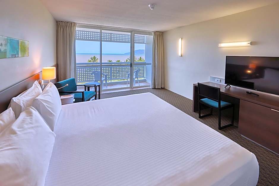 Cairns Harbourside Hotel
