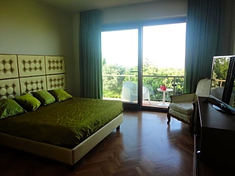 Deluxe Triple Room with Terrace and Sea View