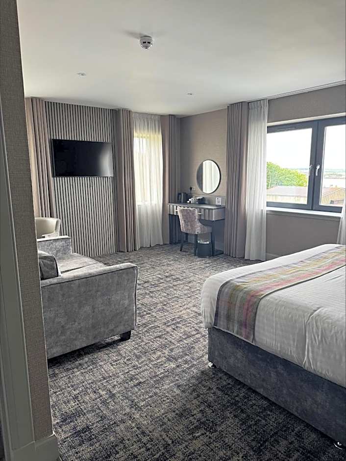 The Knowes Hotel & Restaurant