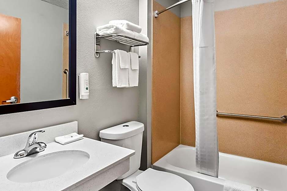 Quality Inn & Suites I-81 Exit 7