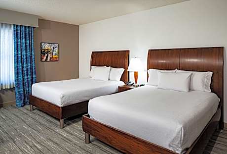 2 Queen Mobility Accessible With Bathtub