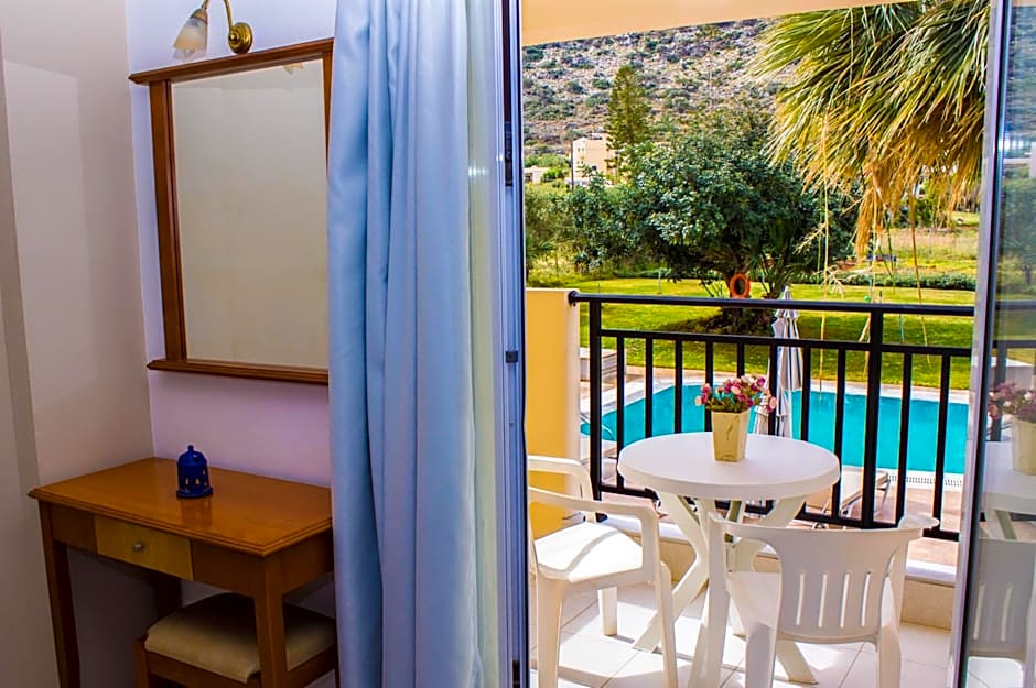 Sunshine Studios & Apartments