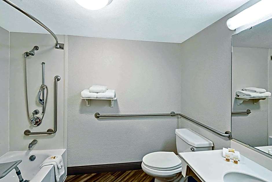 La Quinta Inn & Suites by Wyndham Houston West Park 10