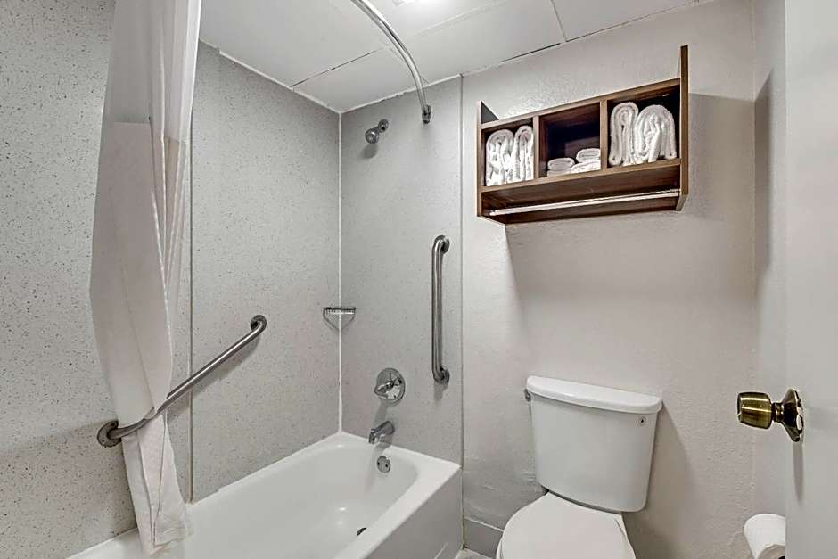 Quality Inn Dalton East