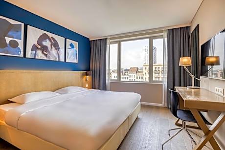 Superior Room with City View