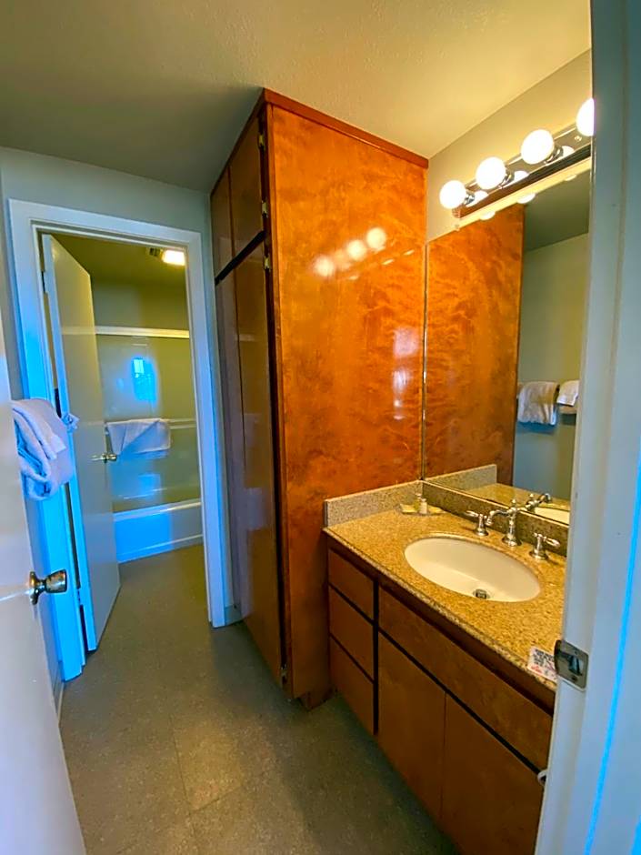 Tahoe Lakeshore Lodge & Spa