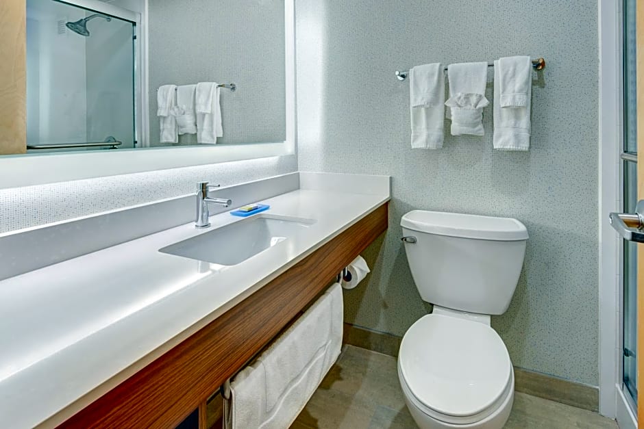 Holiday Inn Express & Suites West Long Branch - Eatontown By IHG