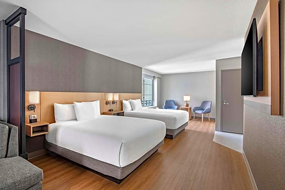 Hyatt Place Riverside Downtown