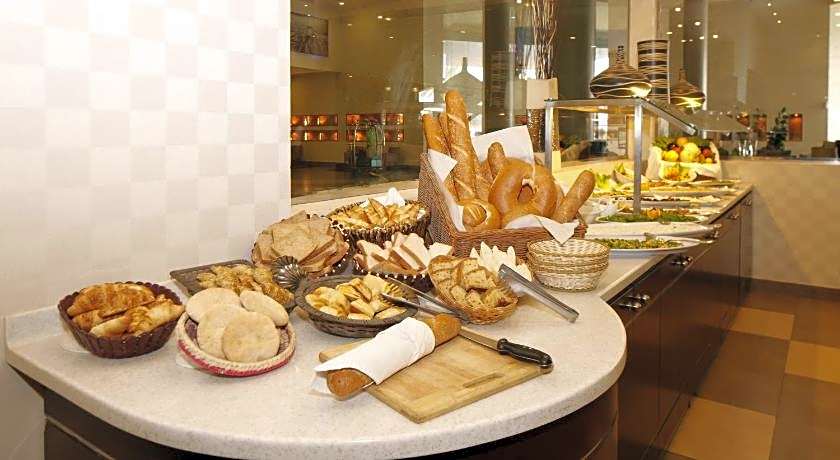 Golden Tulip Hail Hotel