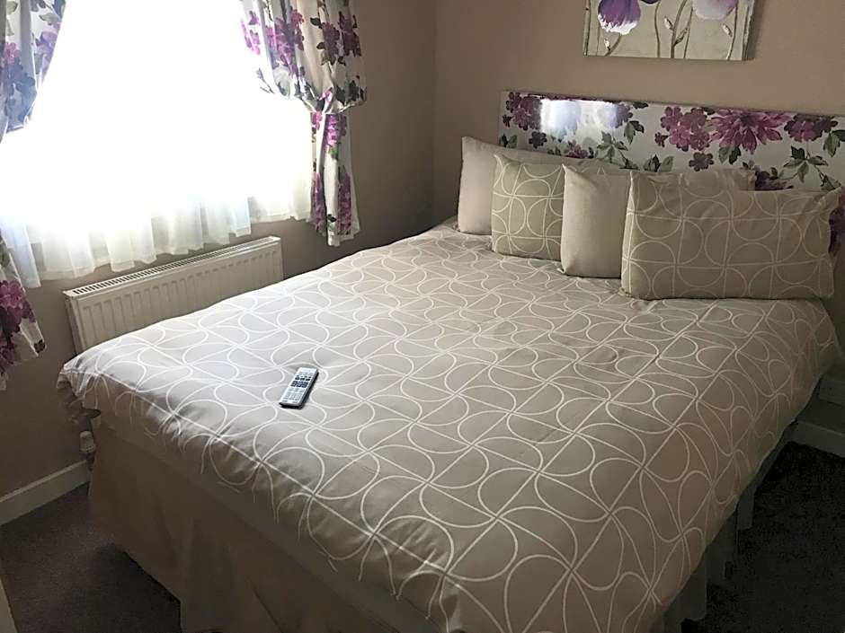 Red Deer Village Holiday Park - 3 Bedroom, Self-Catering Chalet