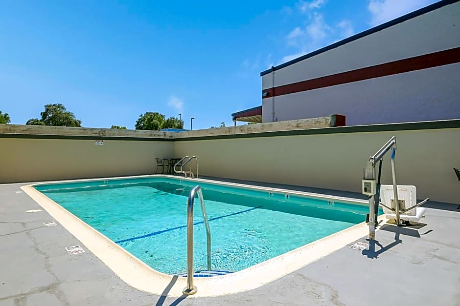 Econo Lodge Woodland near I-5