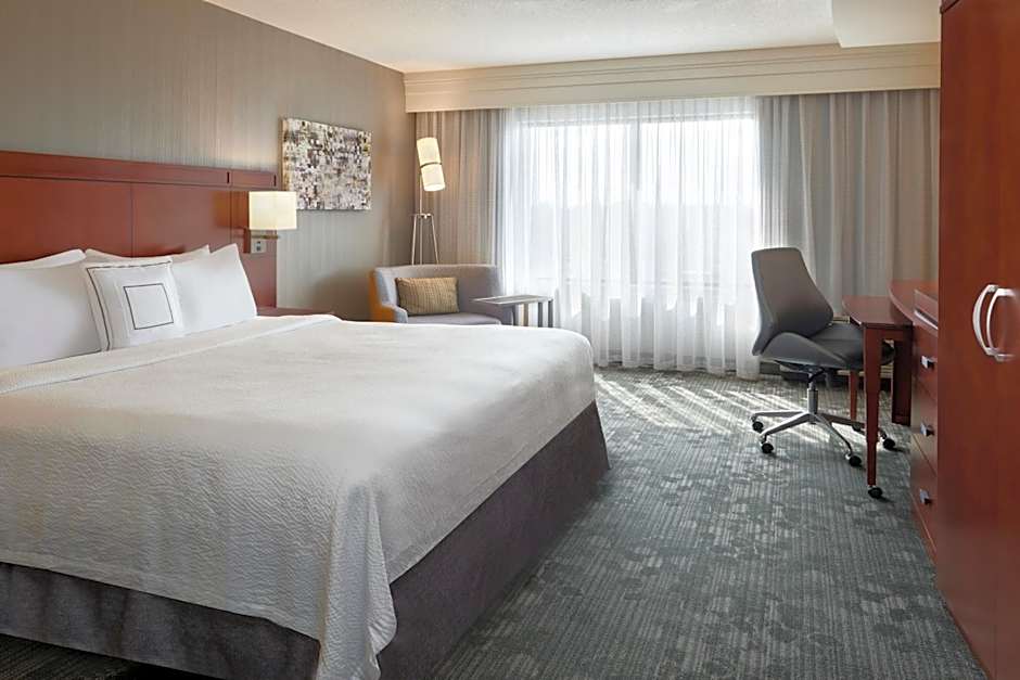 Courtyard by Marriott Kingston Highway 401/Division Street