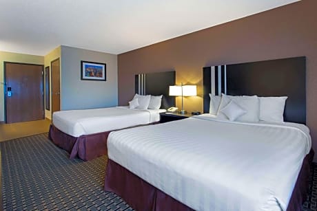 2 Queen Bed Non-Smoking 2 Room Suite
