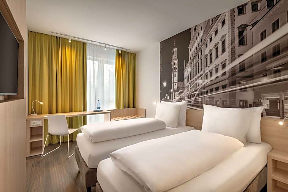 Super 8 by Wyndham Augsburg