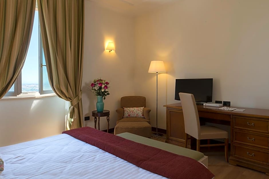 Gallery Hotel Recanati
