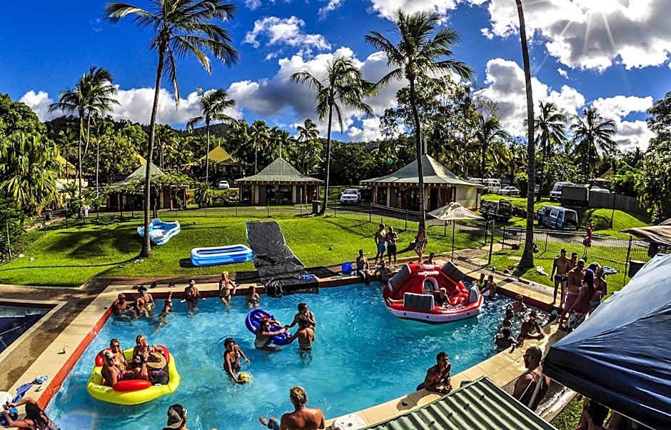 Nomads Airlie Beach Hotel